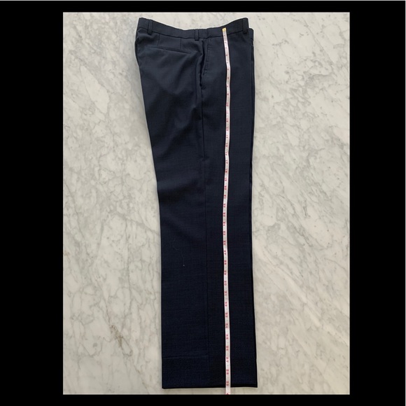 To continue : Hugo boss suits sizes folder - Picture 5 of 7